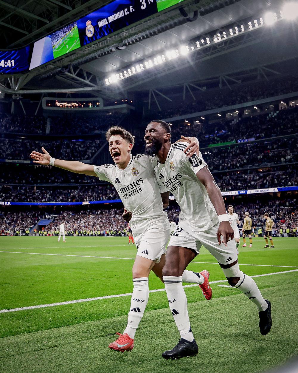 九游官网-东契奇重返赛场,比赛局势复杂首场状态出色,澳大利亚队观众沸腾!